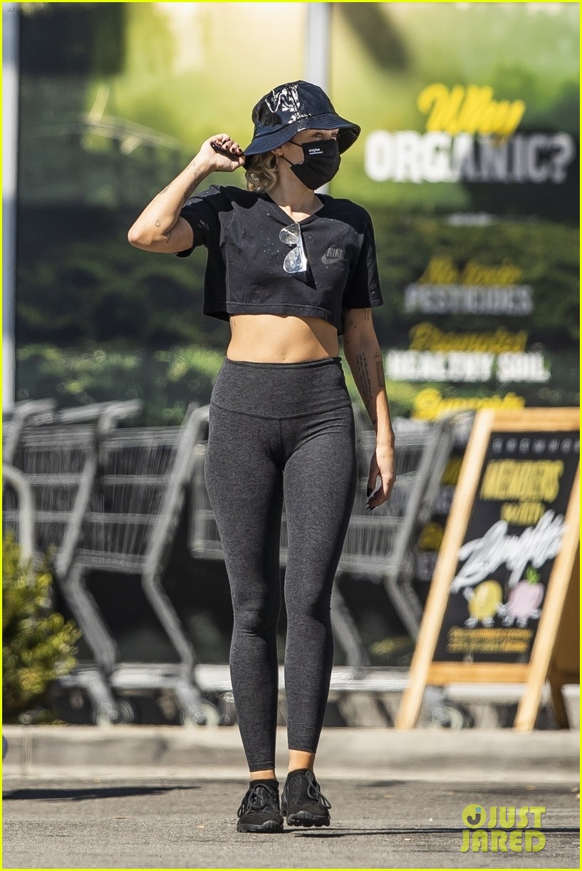 Miley Cyrus Heads Out to Do Some Food Shopping With a Friend