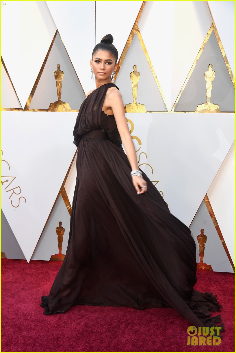 Zendaya Honored With Visionary Award At Green Carpet Fashion Awards 2020