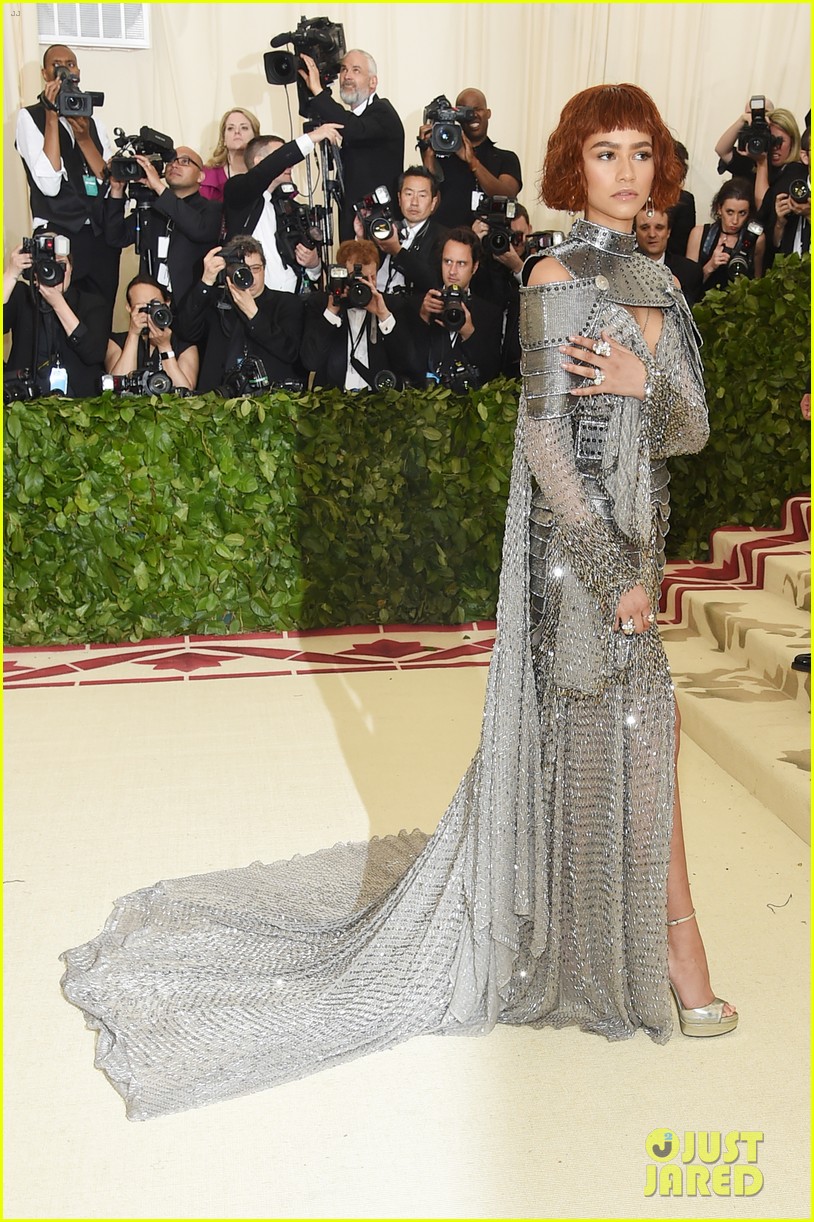 Zendaya Honored With Visionary Award At Green Carpet Fashion Awards 2020