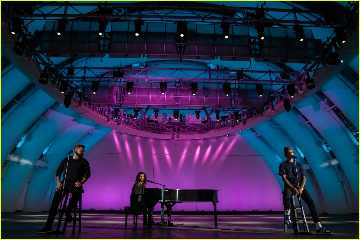 Justin Bieber Performs '10,000 Hours' With Dan + Shay at CMA Awards 2020 - Watch!