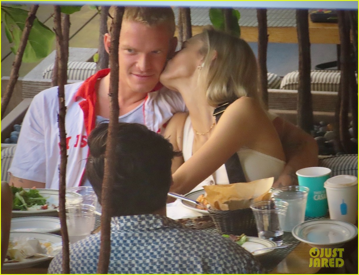 Cody Simpson Flaunts PDA With Marloes Stevens (Photos)
