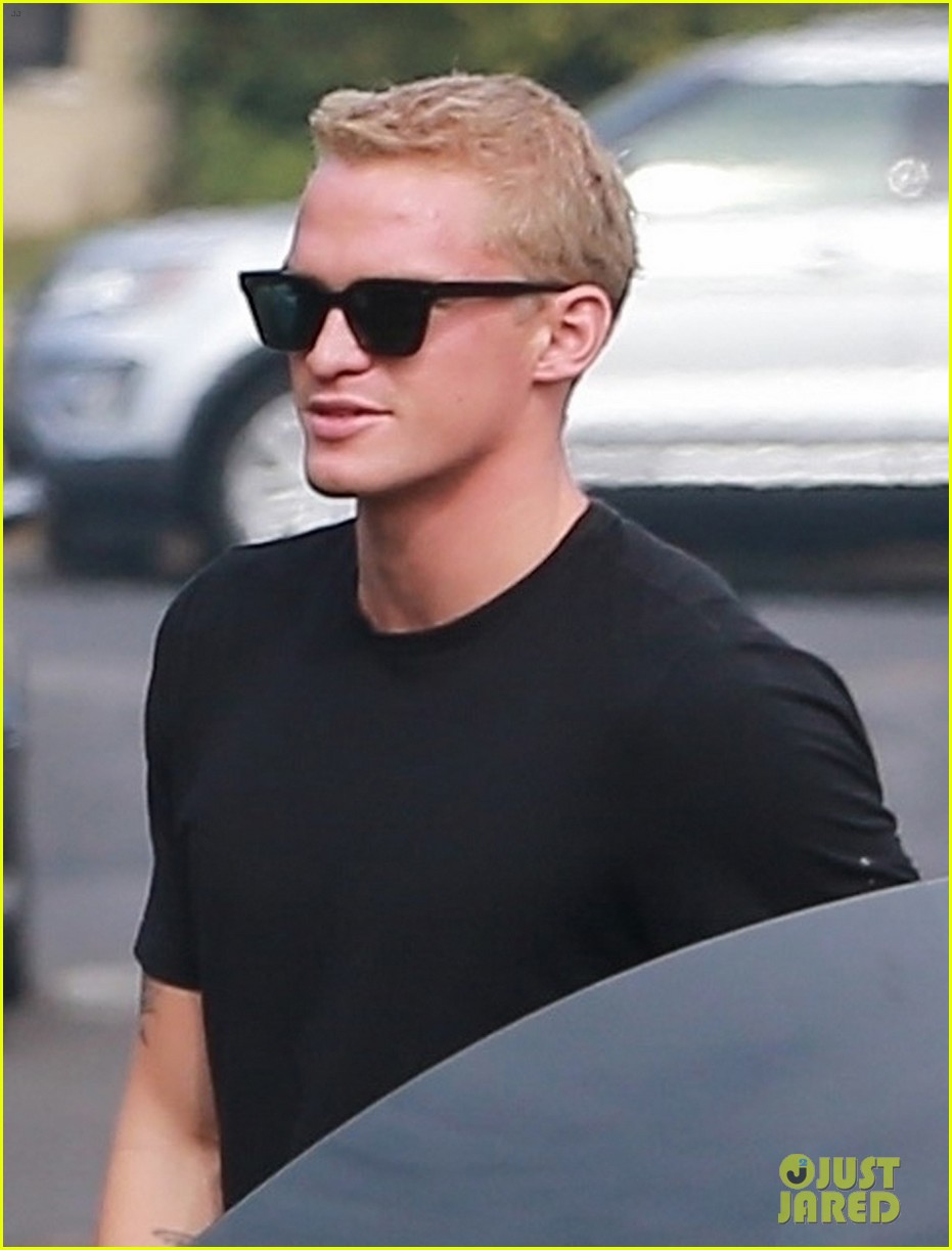 Cody Simpson Flaunts PDA With Marloes Stevens (Photos)