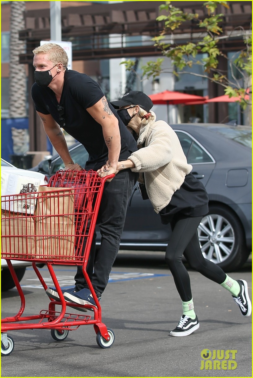 Cody Simpson Flaunts PDA With Marloes Stevens (Photos)