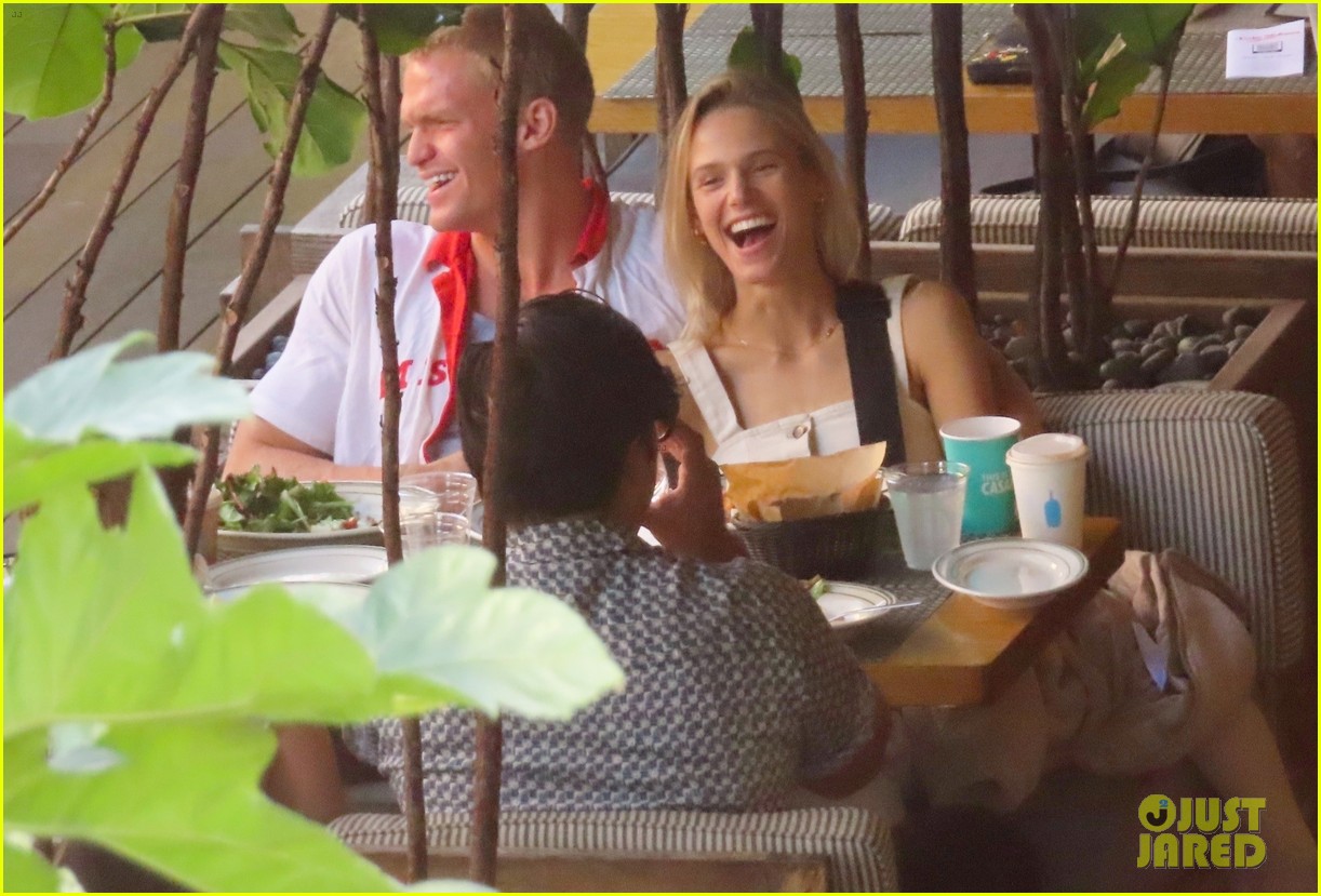 Cody Simpson Flaunts PDA With Marloes Stevens (Photos)
