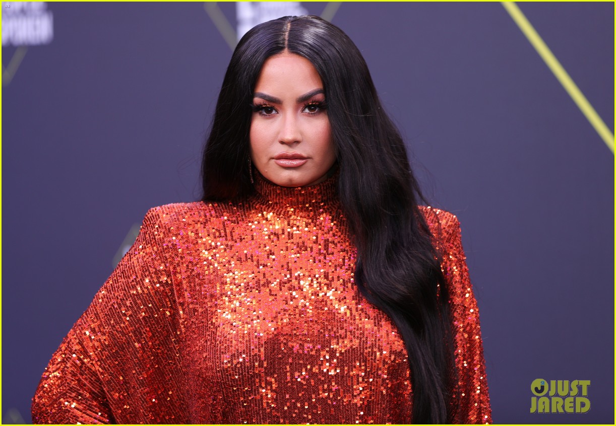 Demi Lovato Slays Red Carpet at People's Choice Awards 2020