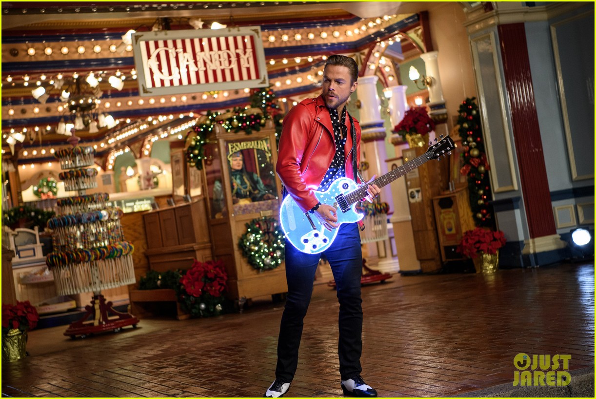 Julianne & Derek Hough Co-Hosting Disney's Magical Holiday Celebration!