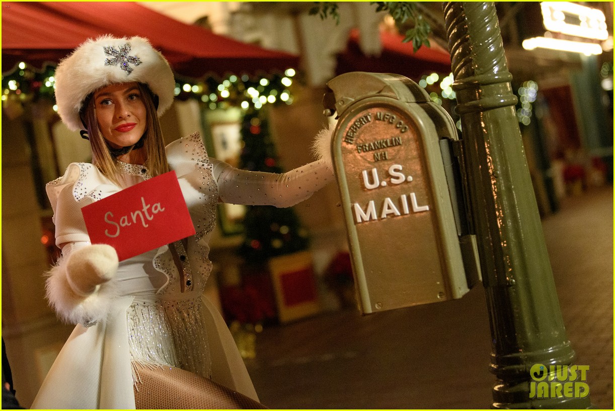 Julianne & Derek Hough Co-Hosting Disney's Magical Holiday Celebration!