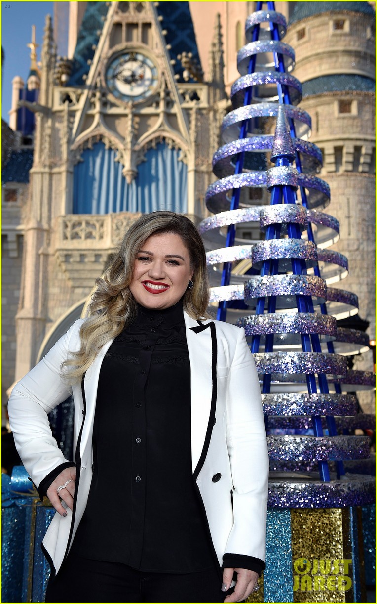 Julianne & Derek Hough Co-Hosting Disney's Magical Holiday Celebration!