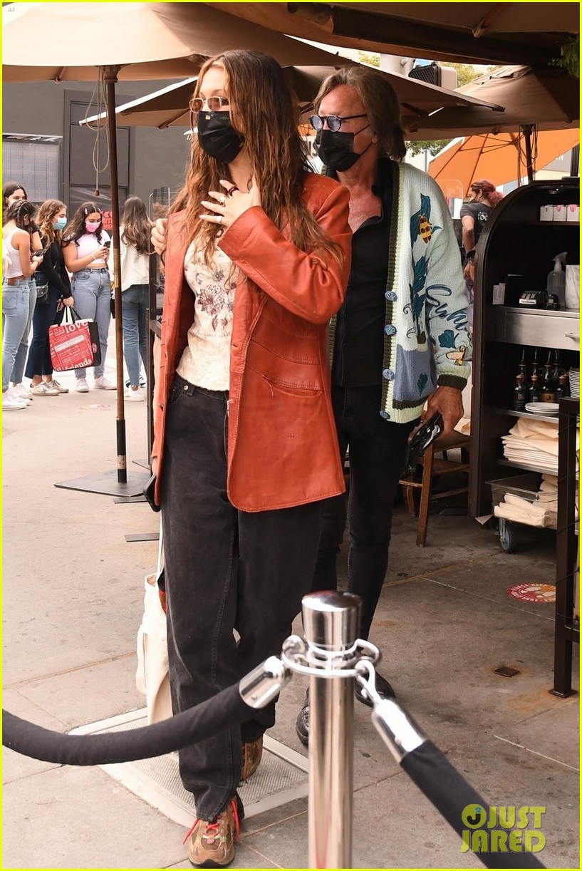Bella Hadid Wrote the Sweetest Letter for Her Dad's 72nd Birthday!