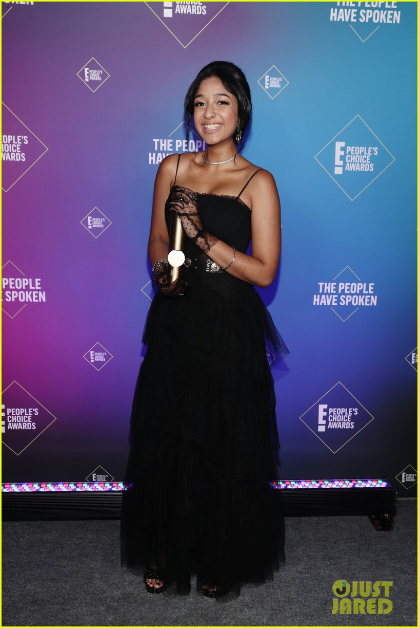 Maitreyi Ramakrishnan Accepts Award for Best TV Show of the Year for 'Never Have I Ever' at PCAs 2020!