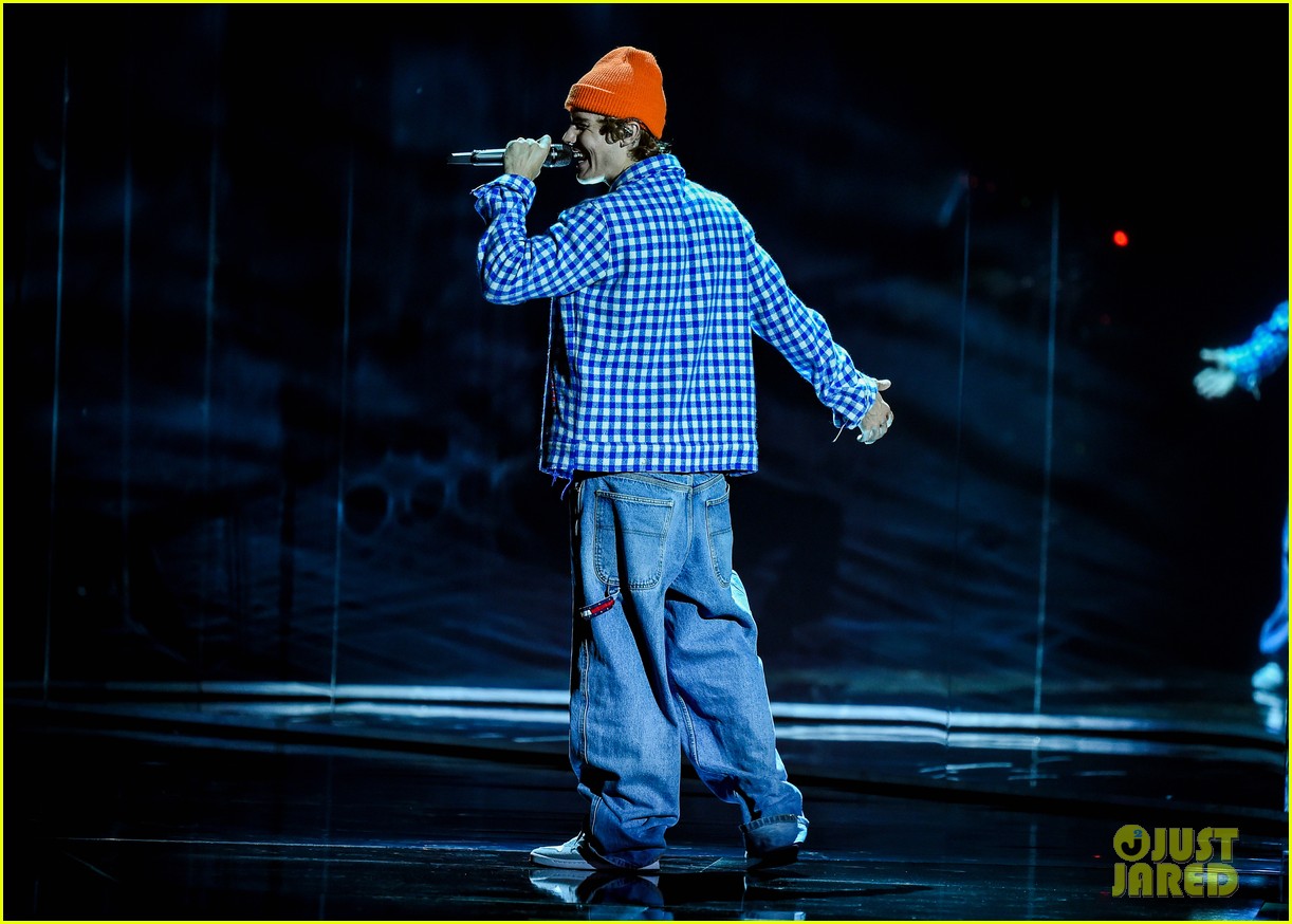 Shawn Mendes & Justin Bieber Perform New Song 'Monster' at American Music Awards 2020