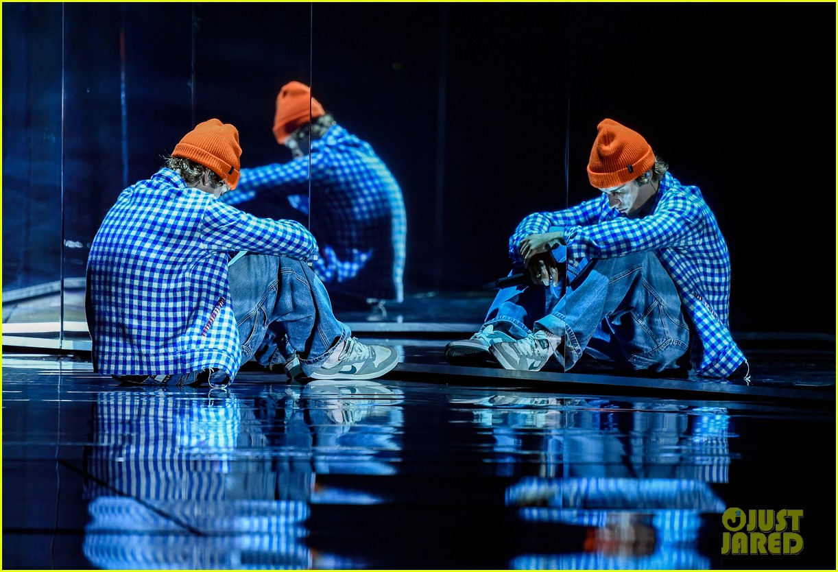 Shawn Mendes & Justin Bieber Perform New Song 'Monster' at American Music Awards 2020