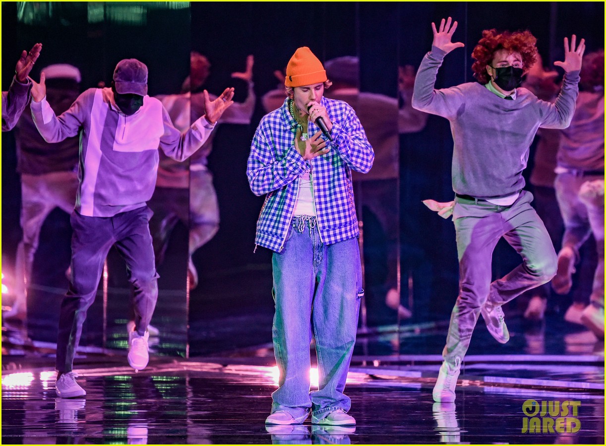 Shawn Mendes & Justin Bieber Perform New Song 'Monster' at American Music Awards 2020