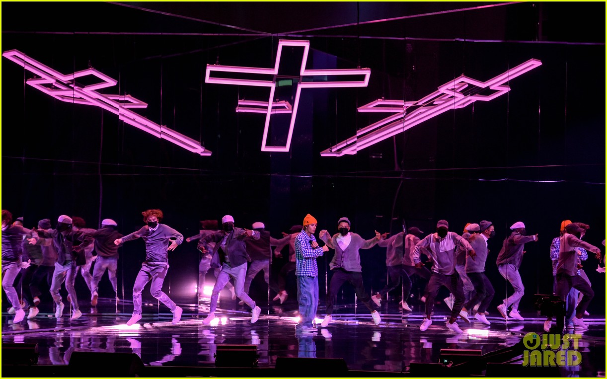 Shawn Mendes & Justin Bieber Perform New Song 'Monster' at American Music Awards 2020