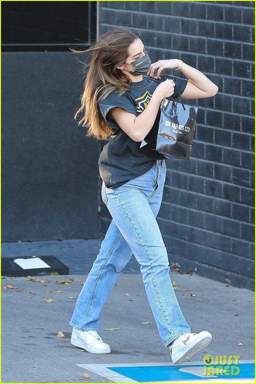 Addison Rae Reps Miley Cyrus While Out Shopping & Miley Reacts!