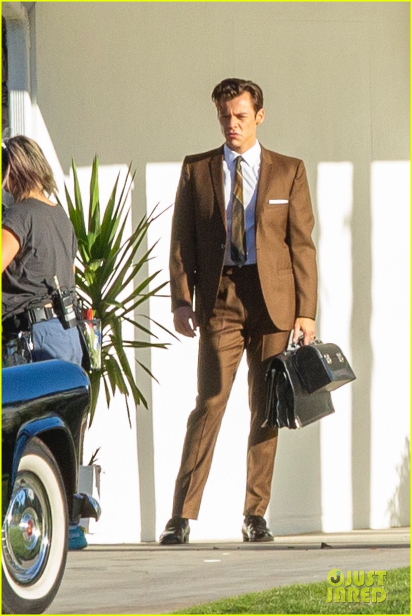 Harry Styles Looks Dapper In 2 Suits On 'Don't Worry Darling' Set in Palm Springs!