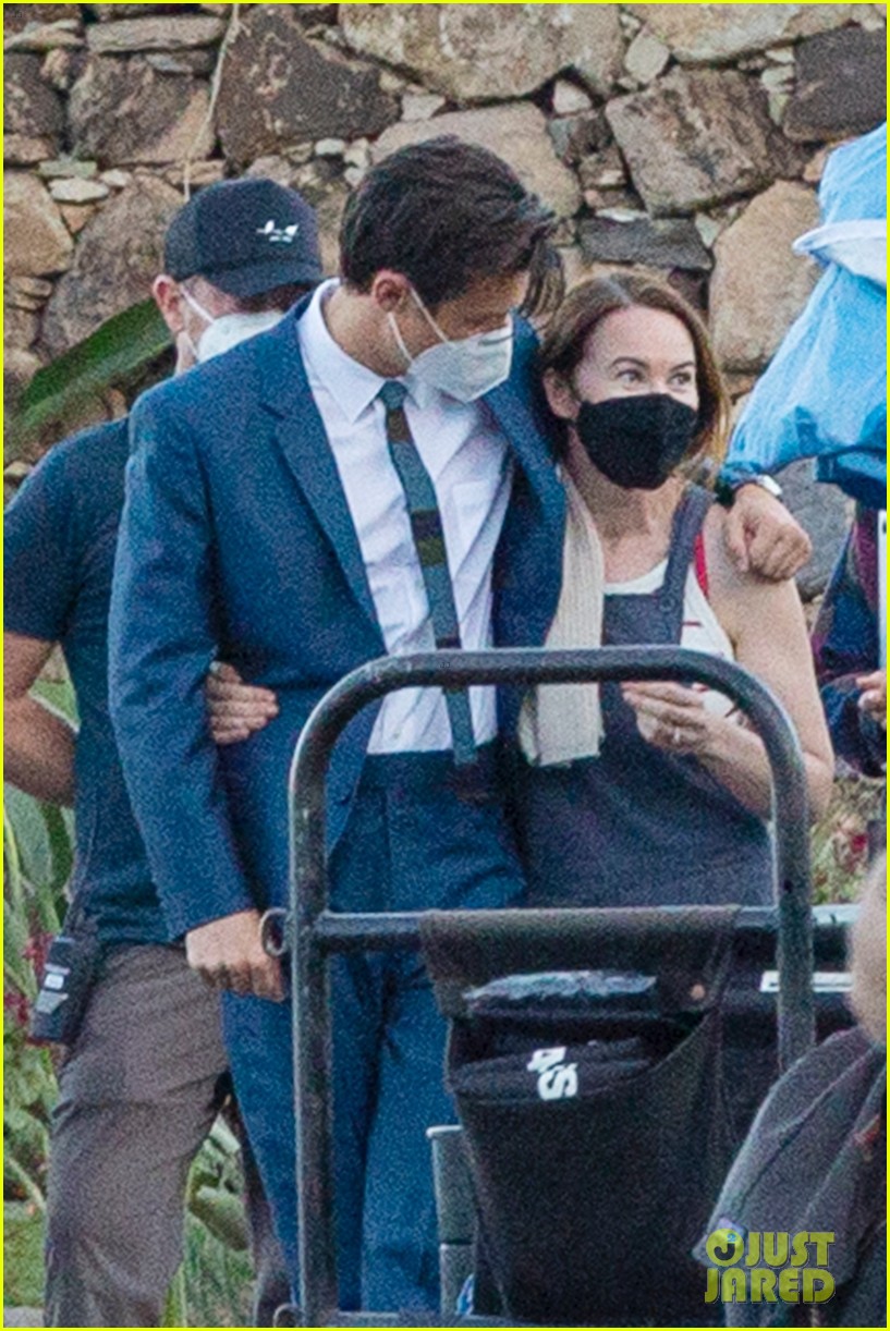 Harry Styles Looks Dapper In 2 Suits On 'Don't Worry Darling' Set in Palm Springs!