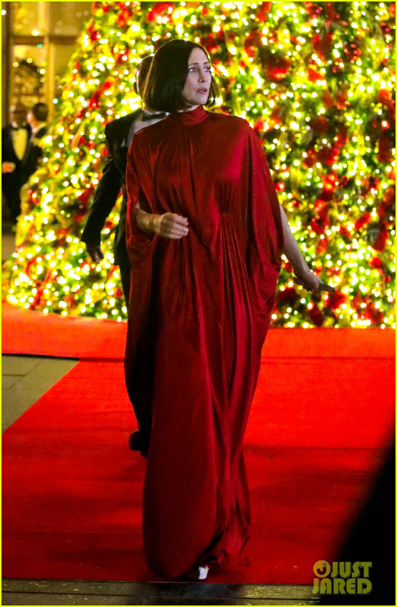 Hailee Steinfeld Films a Christmas-Set Scene for 'Hawkeye' in NYC