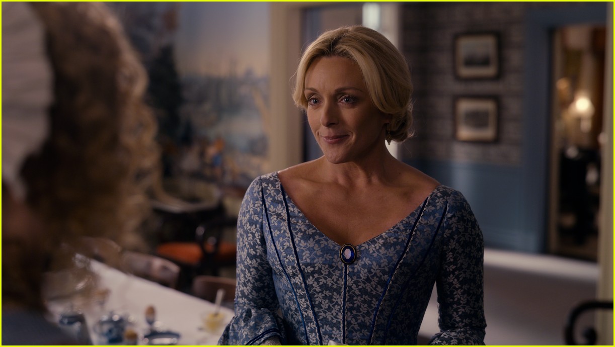 Hailee Steinfeld's 'Dickinson' Debuts First 5 Minutes of Season 2 Ahead of Premiere