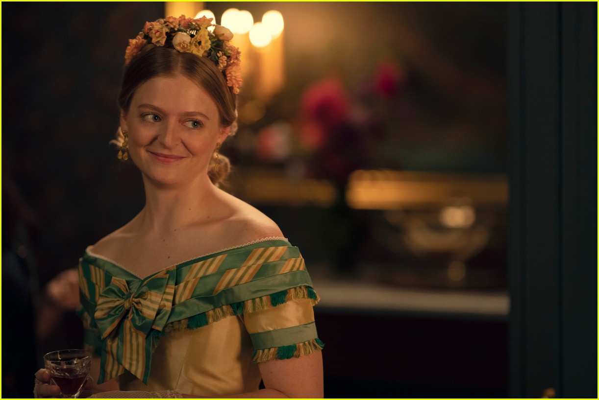 Hailee Steinfeld's 'Dickinson' Debuts First 5 Minutes of Season 2 Ahead of Premiere