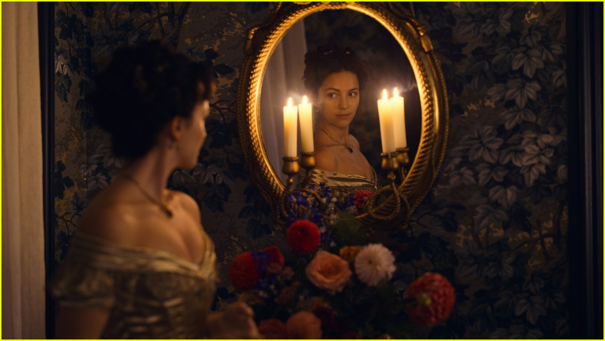 Hailee Steinfeld's 'Dickinson' Debuts First 5 Minutes of Season 2 Ahead of Premiere