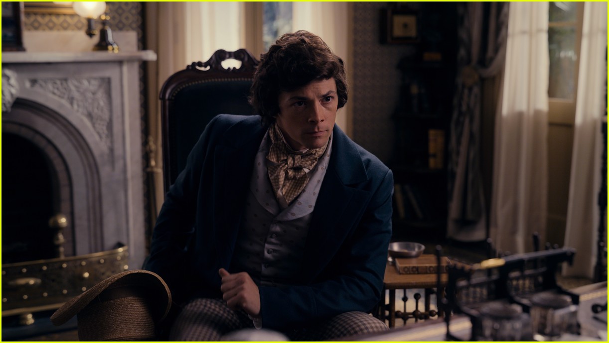 Hailee Steinfeld's 'Dickinson' Debuts First 5 Minutes of Season 2 Ahead of Premiere