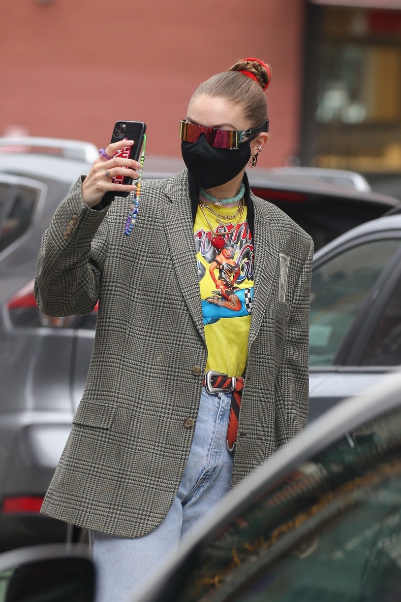 Gigi Hadid Visits Zayn Malik's Album Promo Truck in NYC!