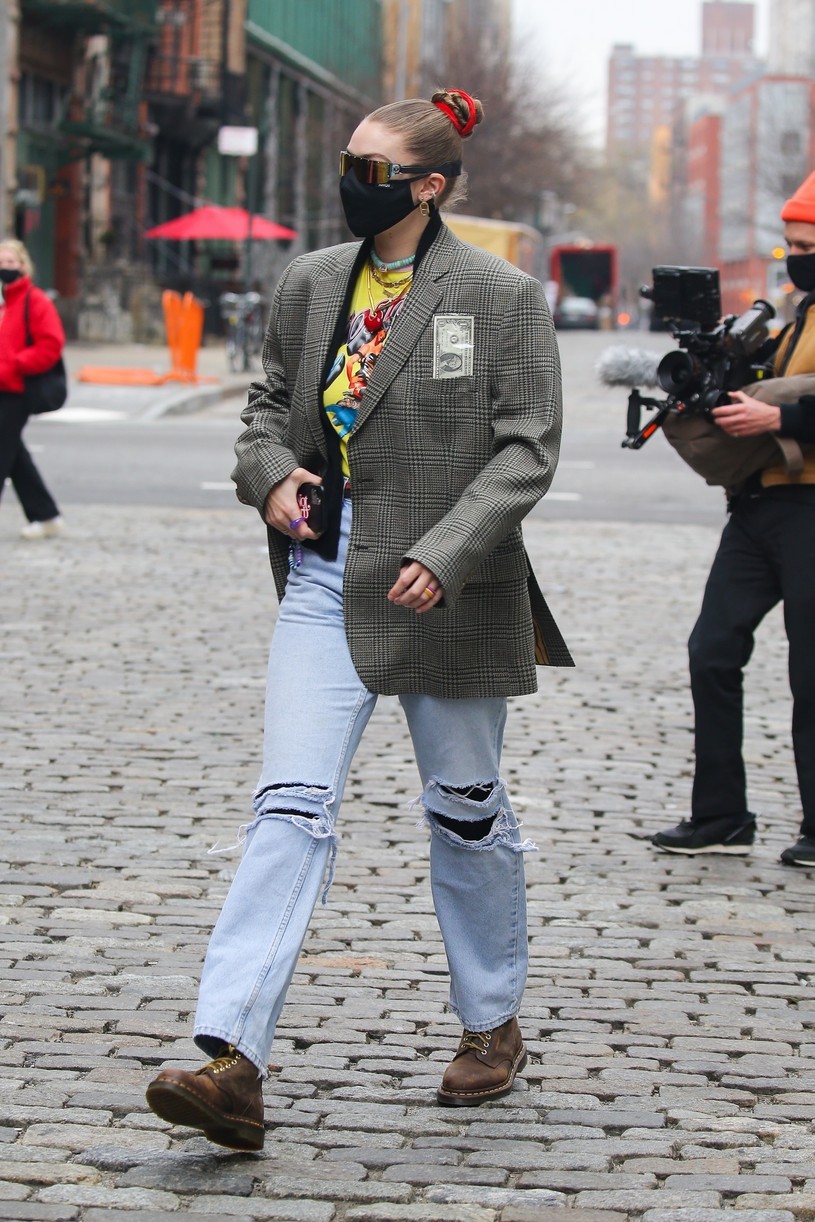 Gigi Hadid Visits Zayn Malik's Album Promo Truck in NYC!
