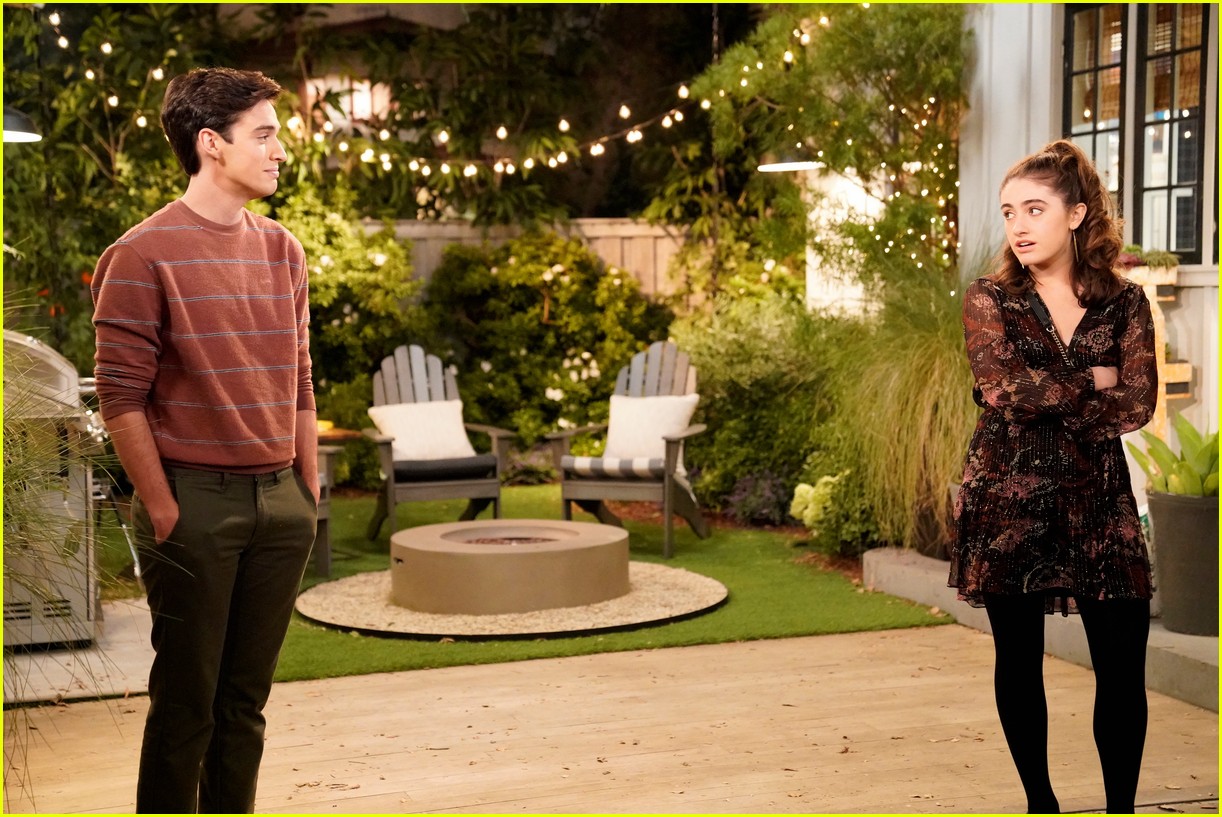 Joey Bragg's New Series 'Call Your Mother' Premieres Tonight!