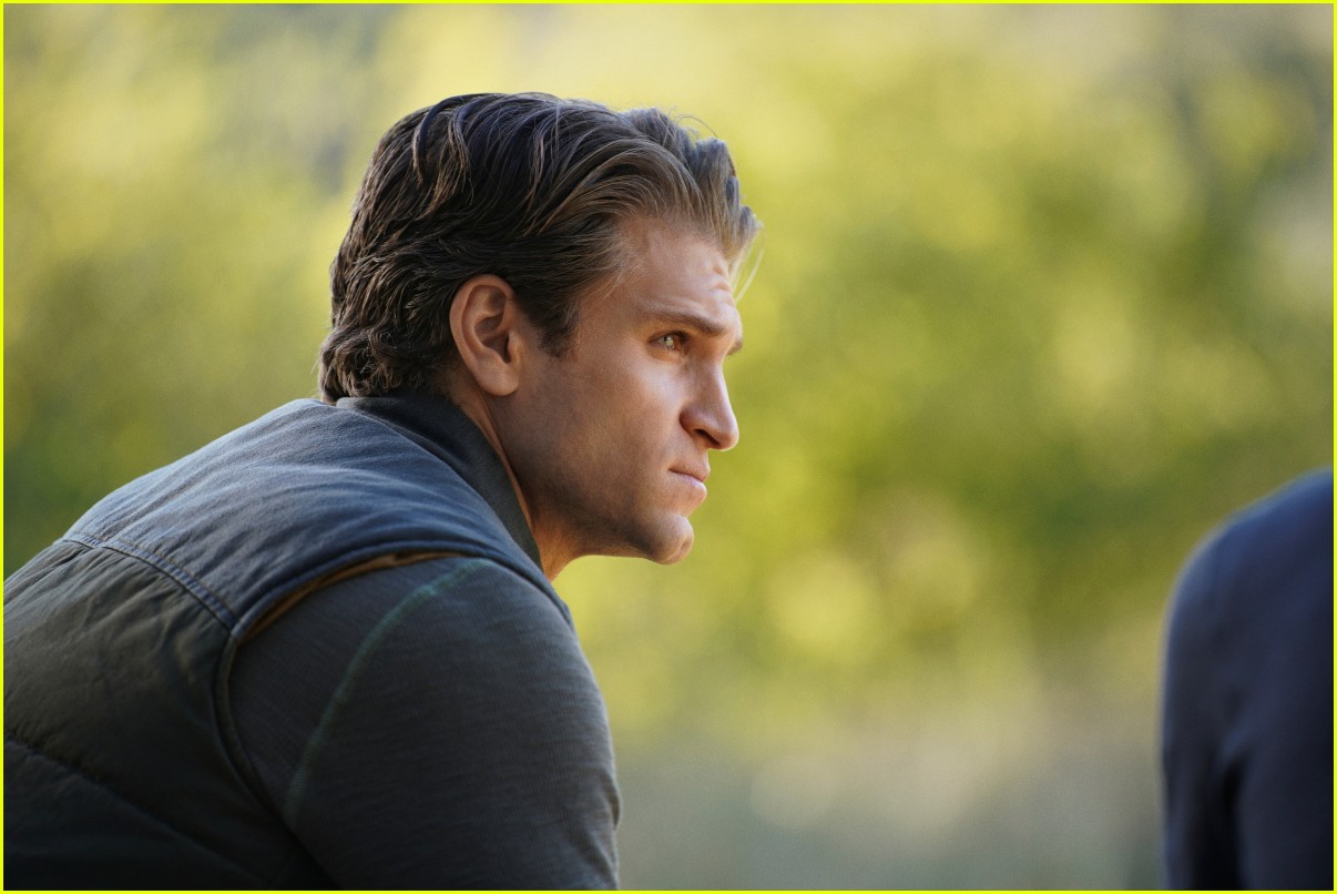 First Look Photo at Keegan Allen From 'Walker' Series Premiere!