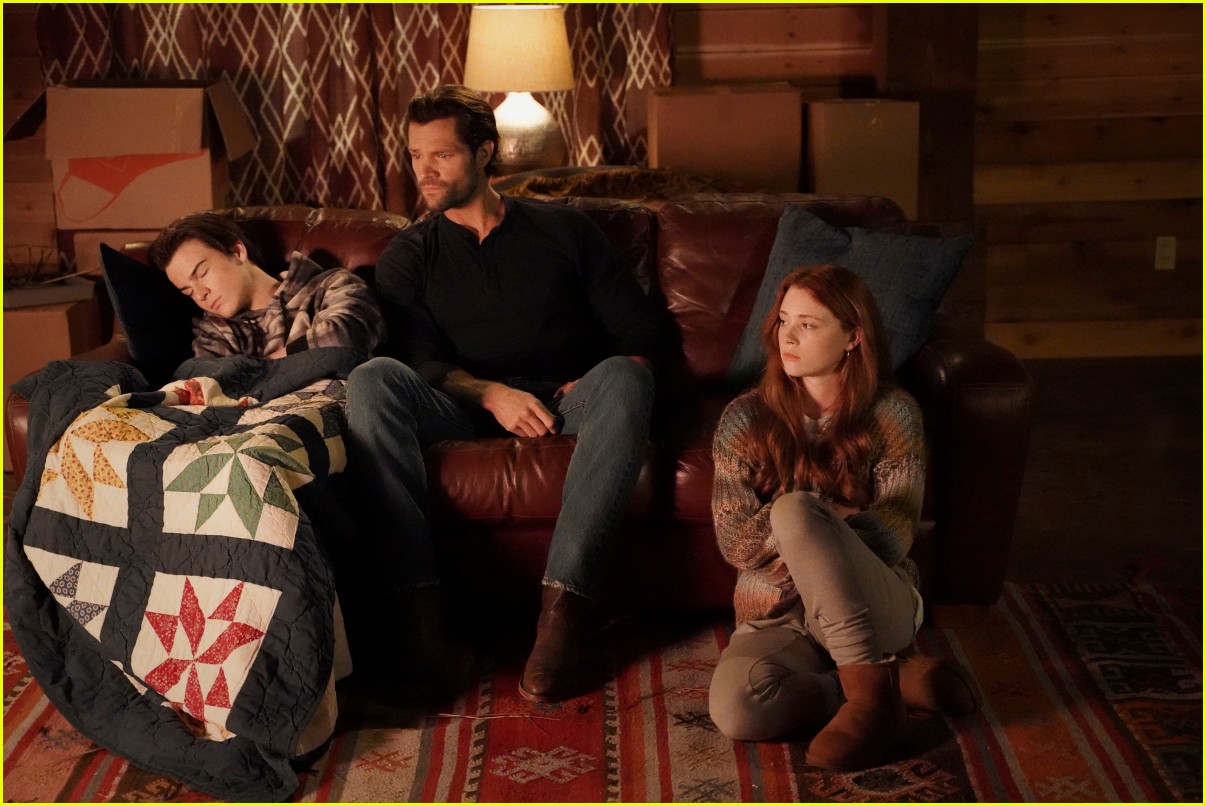 First Look Photo at Keegan Allen From 'Walker' Series Premiere!