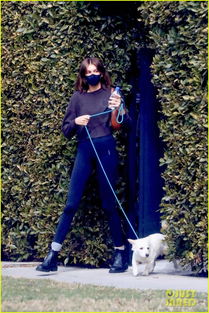 Kaia Gerber Hangs Out with Cara Delevingne Again After Valentine's Day with Jacob Elordi