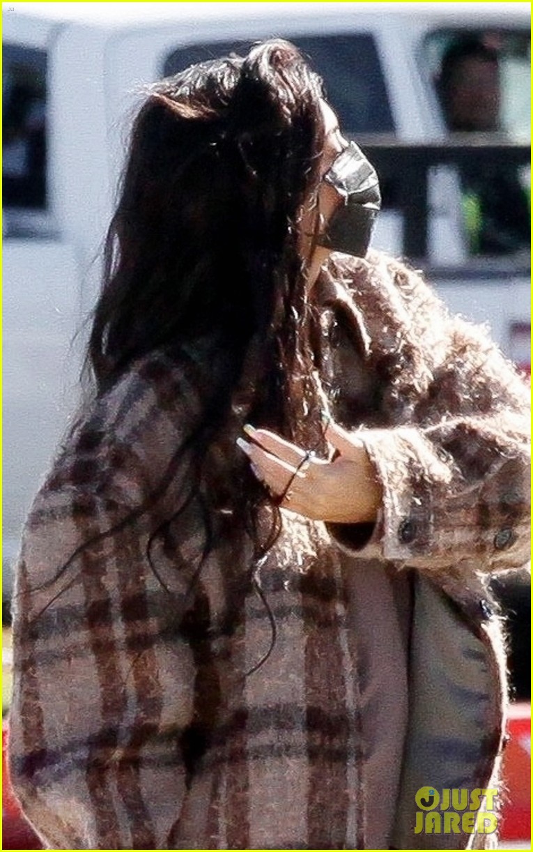 Kylie Jenner Arrives For Private Flight For Weekend Getaway