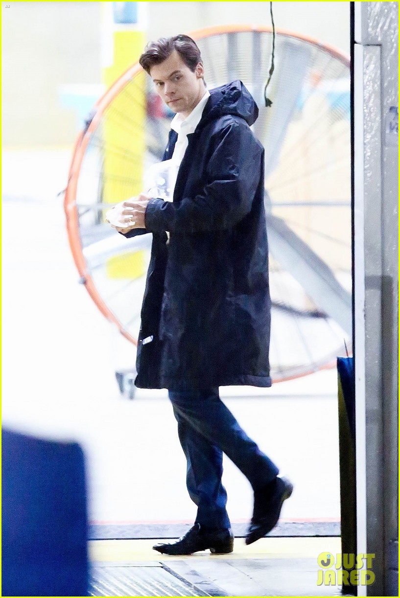 Harry Styles Suits Up on 'Don't Worry Darling' Set, Olivia Wilde Also Spotted