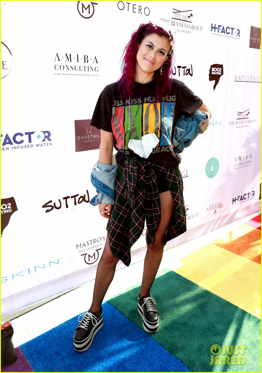Dominic Sherwood, Jack Griffo & More Get In The 80s Spirit For Cassie Scerbo's Birthday!