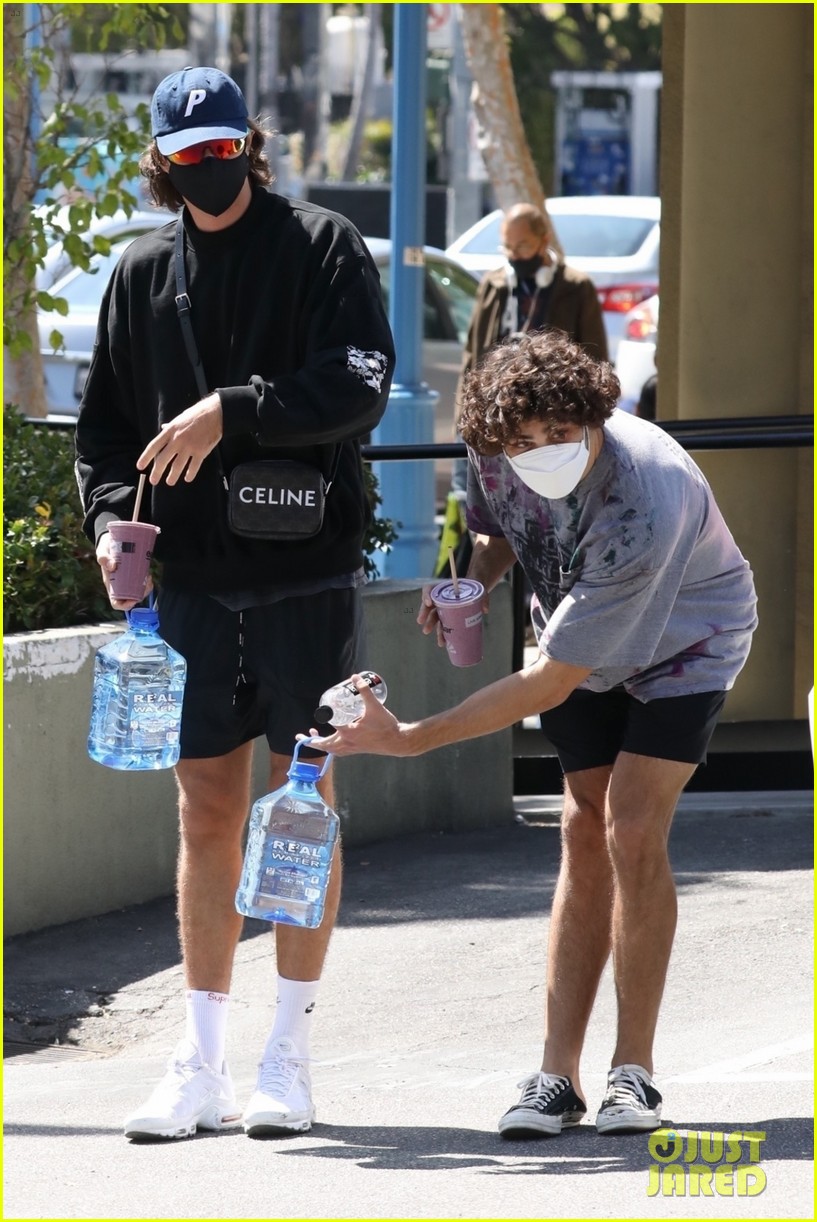 Noah Centineo Hits the Gym with Jacob Elordi!