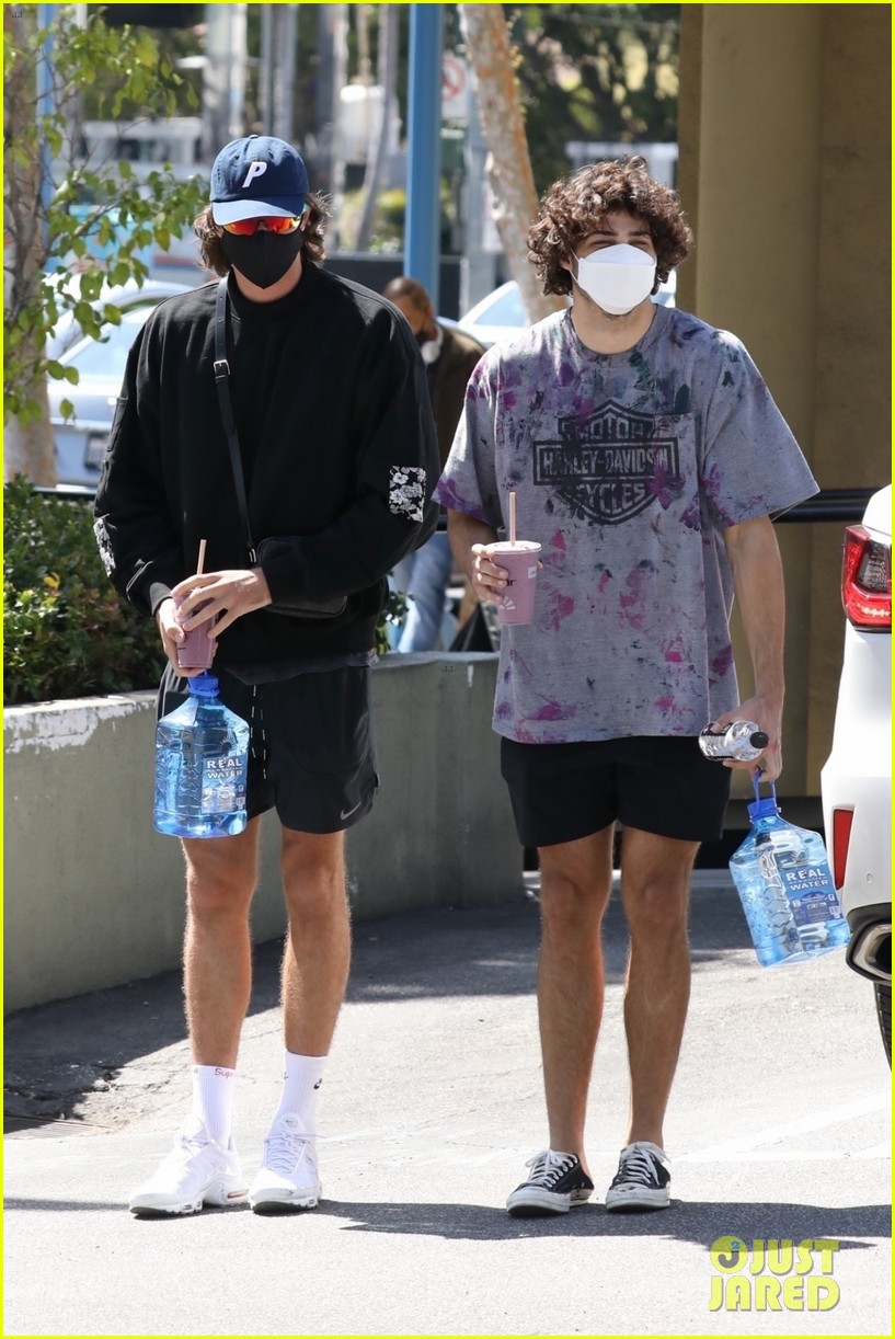 Noah Centineo Hits the Gym with Jacob Elordi!