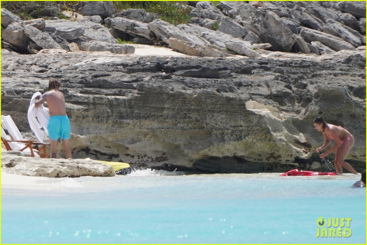 Hailey & Justin Bieber Jetted To Turks & Caicos For Mini Getaway