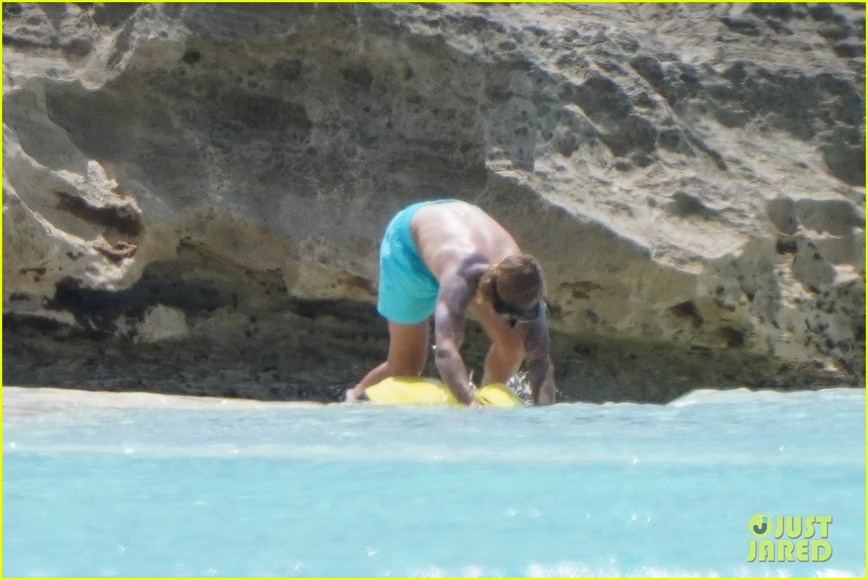 Hailey & Justin Bieber Jetted To Turks & Caicos For Mini Getaway