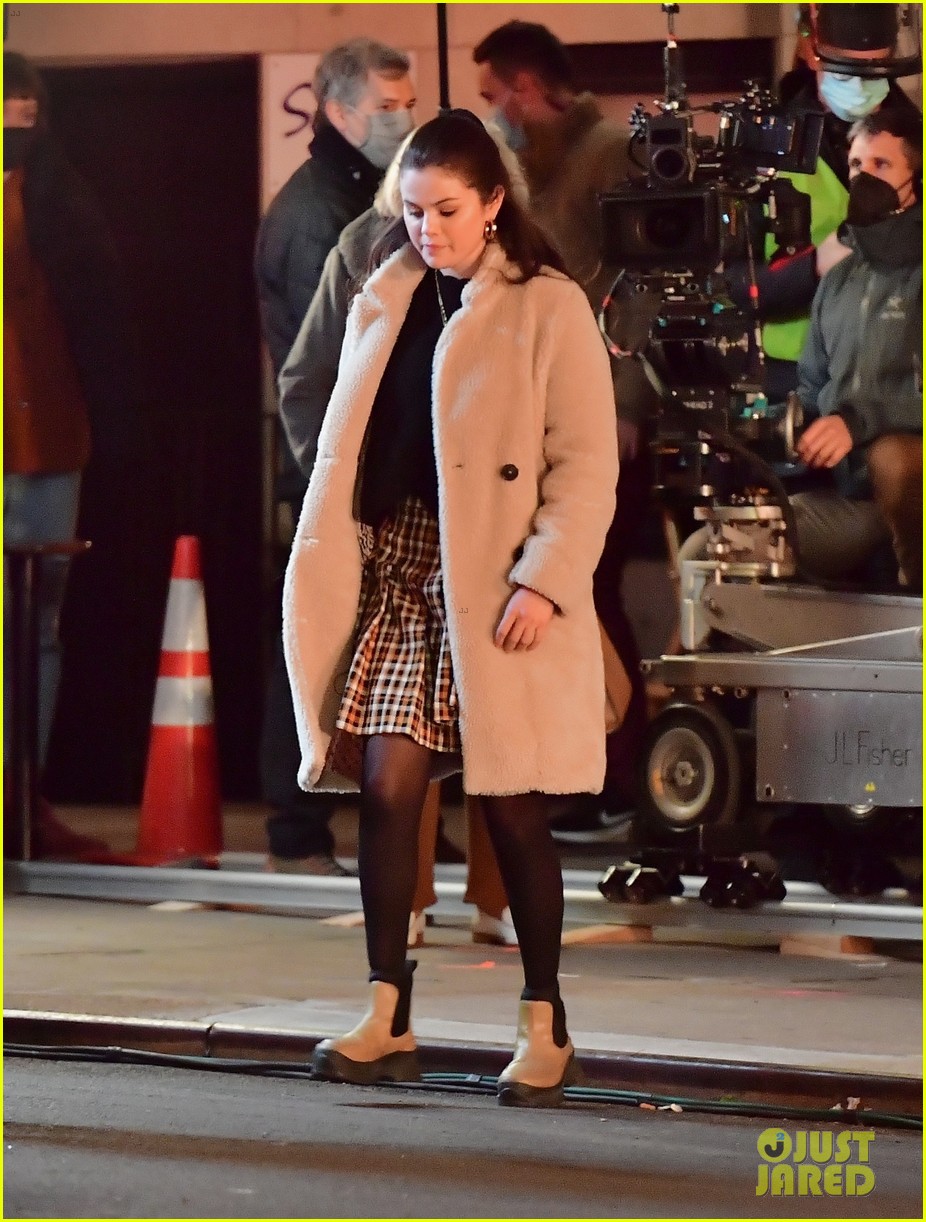 Selena Gomez Looks Really Worried On 'Only Murders In The Building' Set in NYC