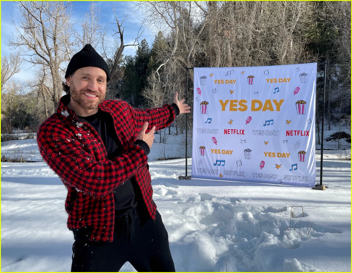 Jenna Ortega, Julian Lerner & More Celebrate 'Yes Day' Virtual Premiere