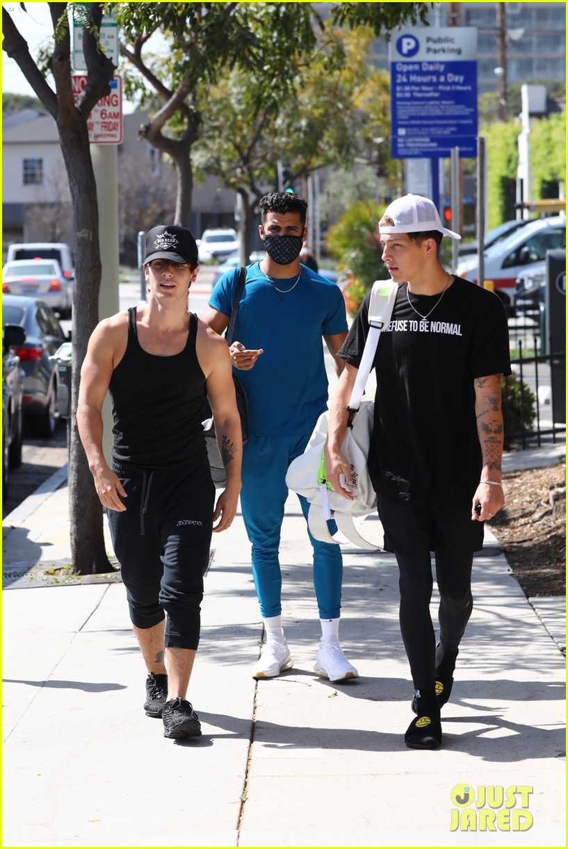 Bryce Hall, Nate Wyatt & Tayler Holder Hit Up The Gym Ahead of Their Upcoming Boxing Matches