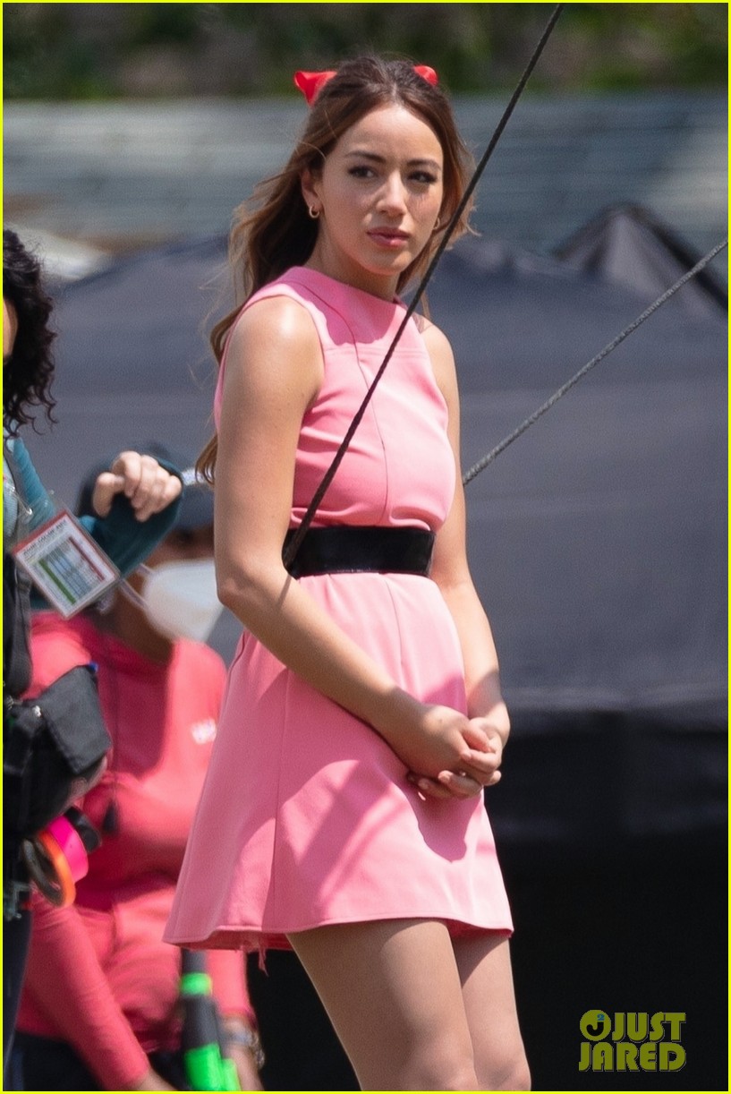 Dove Cameron, Chloe Bennet & Yana Perrault Get Into Character In First 'Powerpuff' Pics!