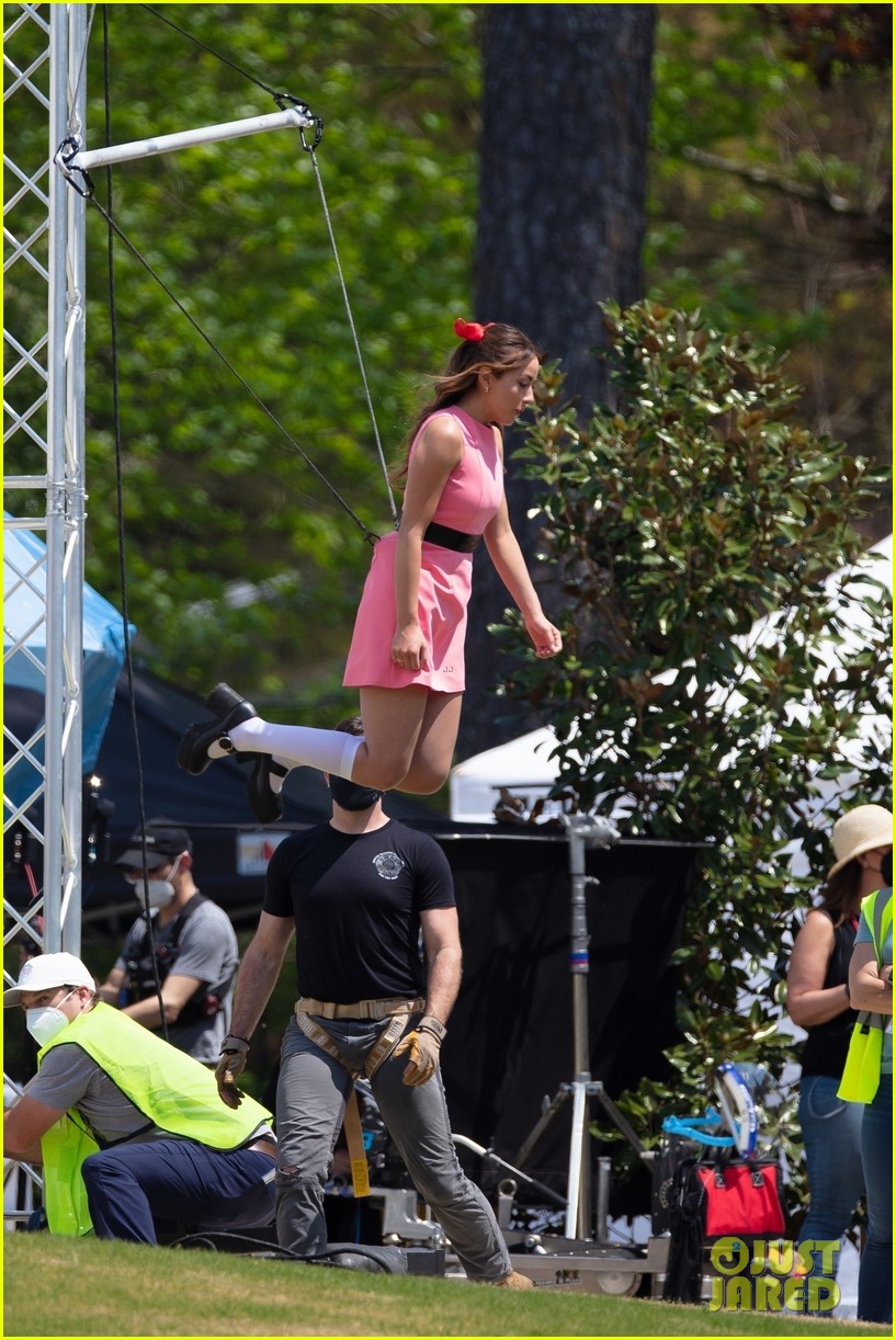 Dove Cameron, Chloe Bennet & Yana Perrault Get Into Character In First 'Powerpuff' Pics!