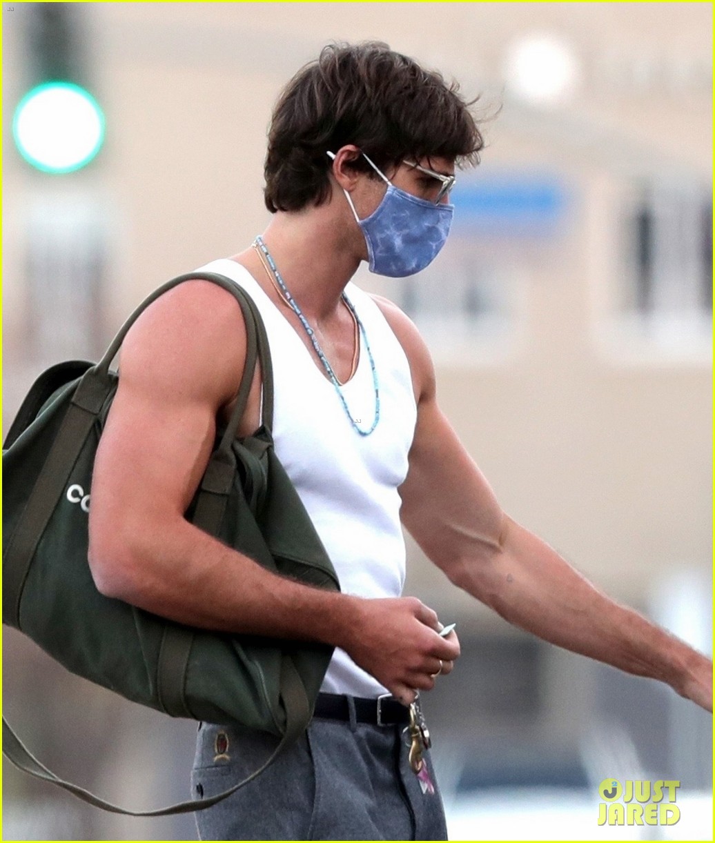 Jacob Elordi Is Looking Hot in These New Post-Gym Photos!