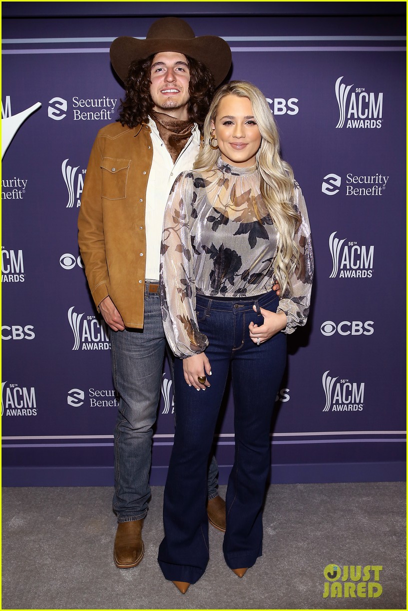 Kelsea Ballerini, Gabby Barrett & Cade Foehner Perform at ACM Awards 2021