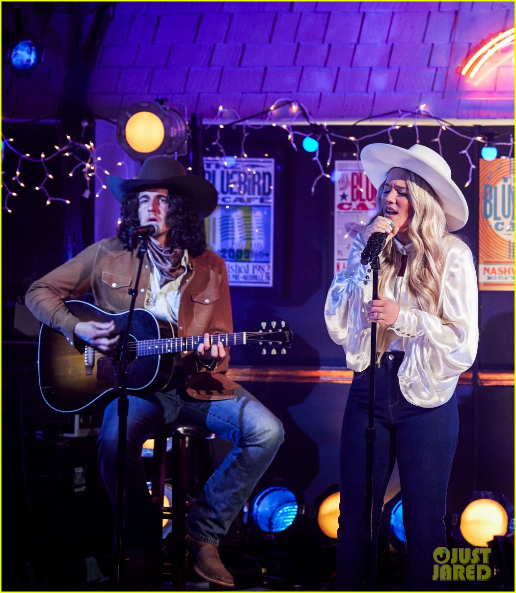 Kelsea Ballerini, Gabby Barrett & Cade Foehner Perform at ACM Awards 2021