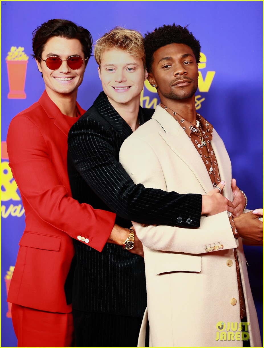 Outer Banks' Madelyn Cline & Chase Stokes Meet Up With Co-Stars at MTV Movie & TV Awards 2021!