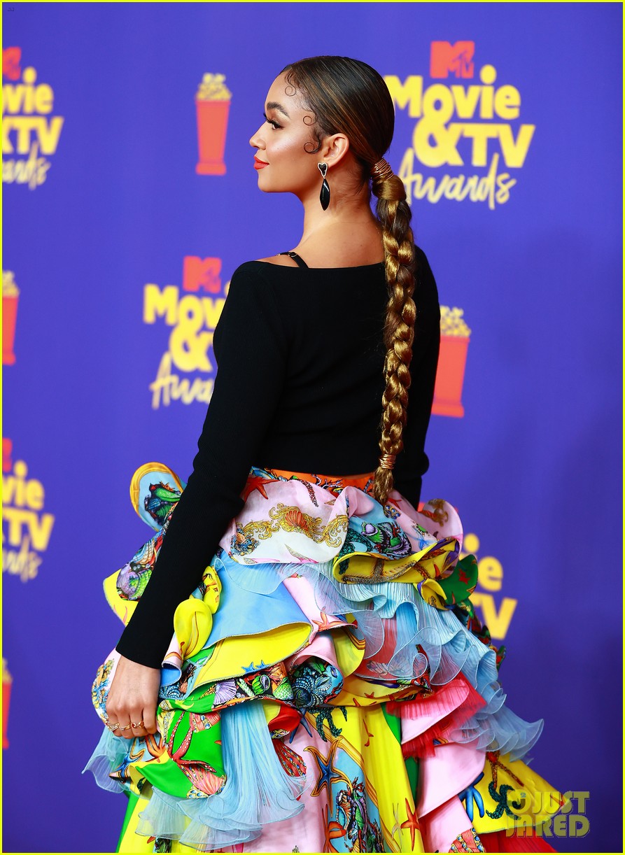 Outer Banks' Madelyn Cline & Chase Stokes Meet Up With Co-Stars at MTV Movie & TV Awards 2021!