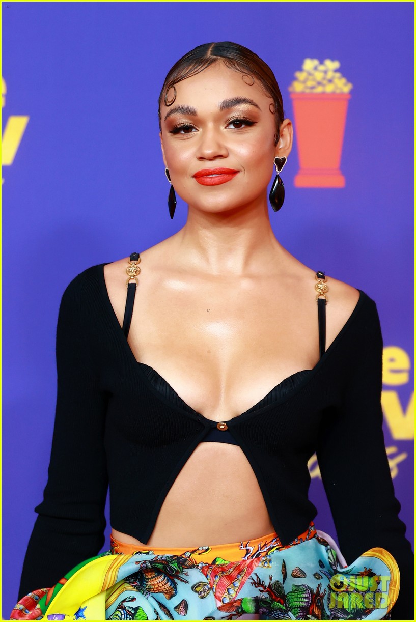 Outer Banks' Madelyn Cline & Chase Stokes Meet Up With Co-Stars at MTV Movie & TV Awards 2021!